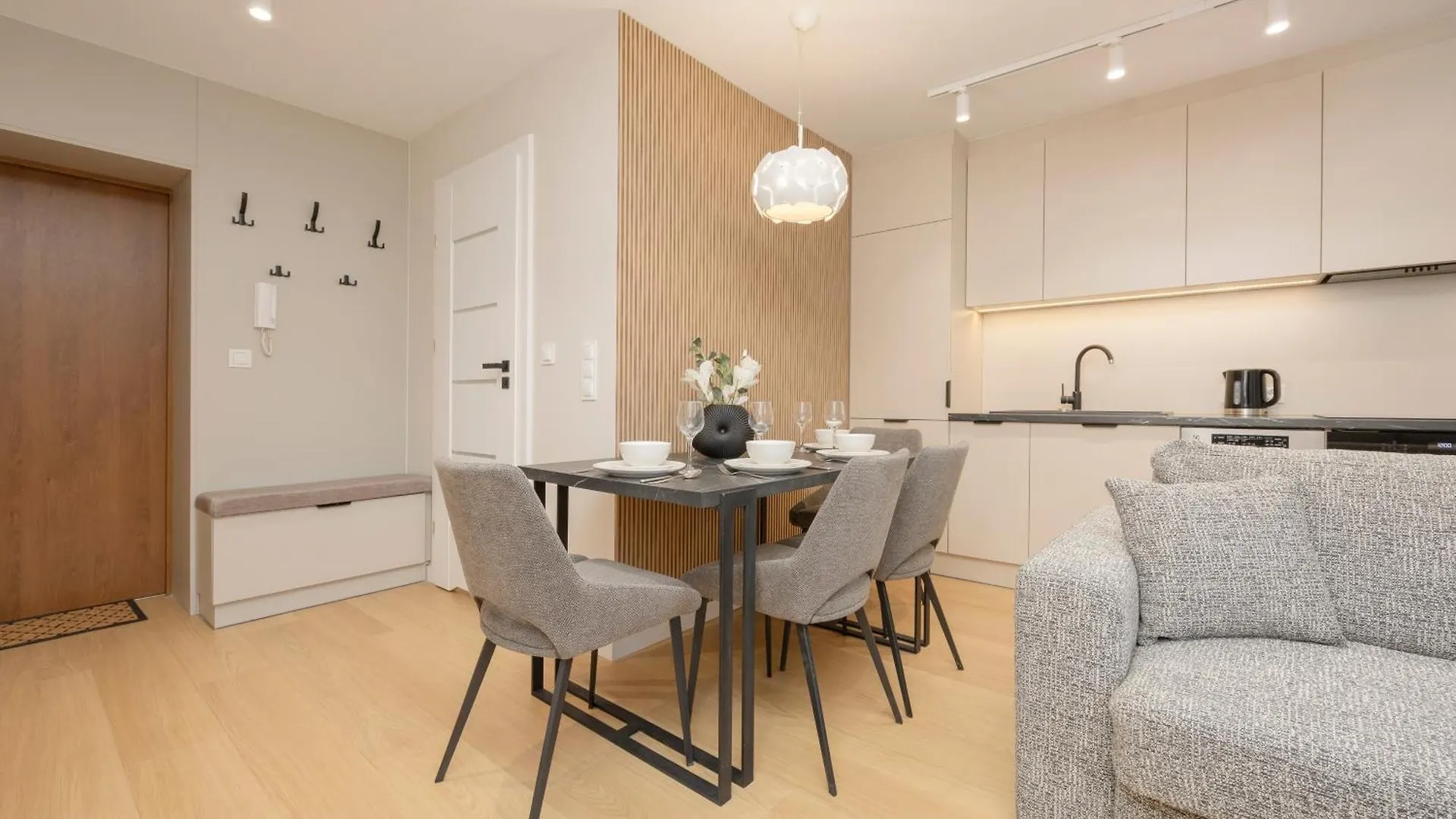 Comfortable Apartment Warsaw Wola & Balcony By Noclegi Renters